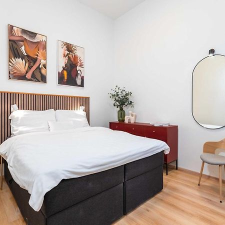 Modern Apartment French Balkony Budapeste Exterior foto