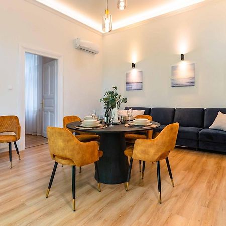 Modern Apartment French Balkony Budapeste Exterior foto