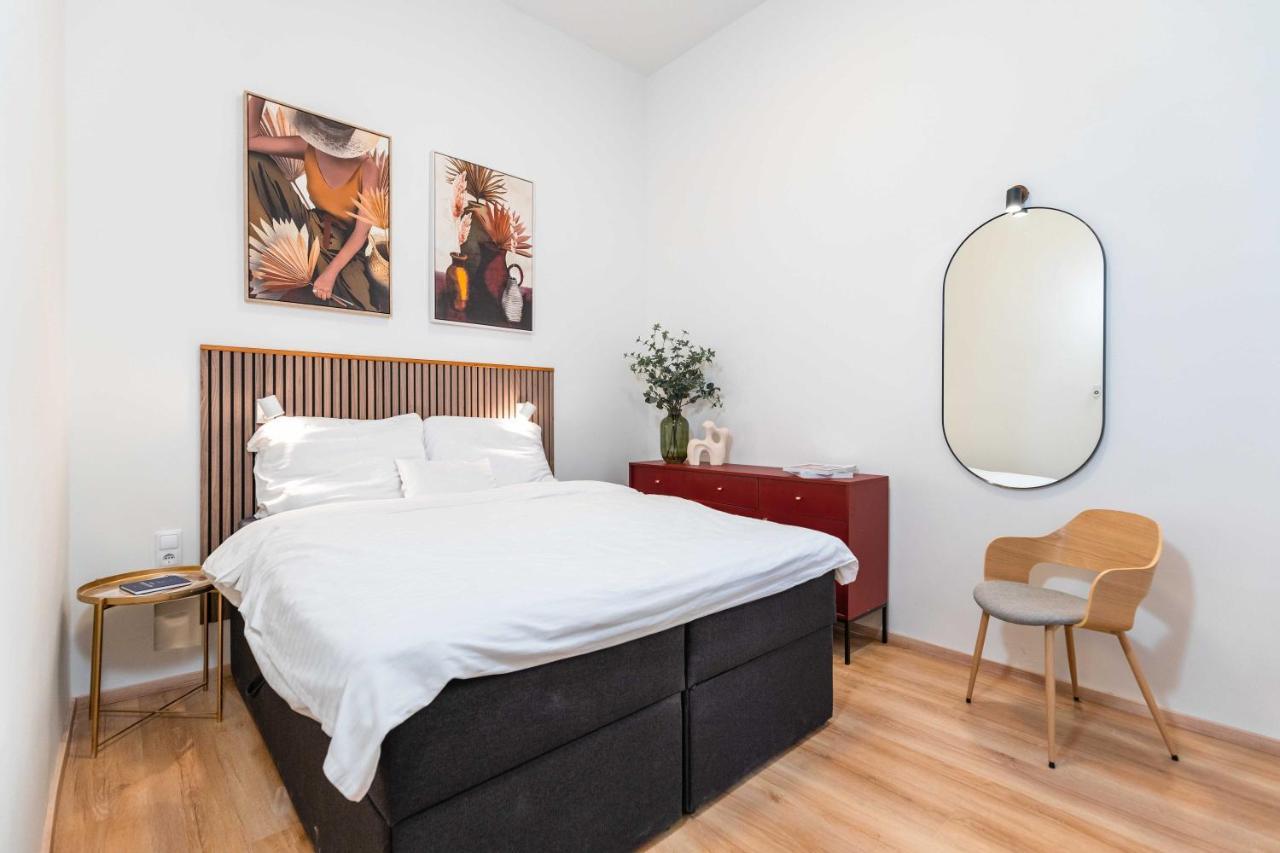 Modern Apartment French Balkony Budapeste Exterior foto