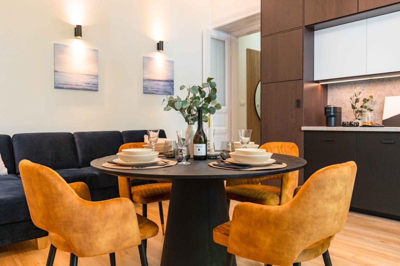 Modern Apartment French Balkony Budapeste Exterior foto